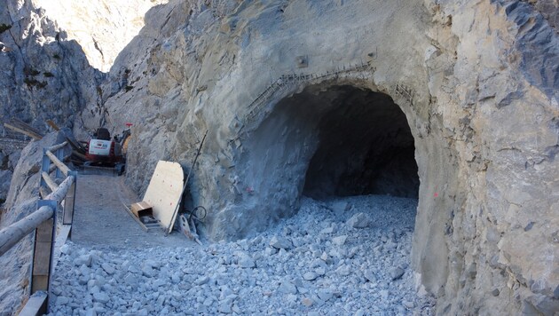 Die Bauarbeiten am neuen Tunnel am Weg zum Höhleneingang schreiten voran. (Bild: Eisriesenwelt Werfen)