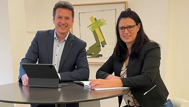 Landesrat Daniel Fellner und Landesrätin Sara Schaar fördern gemeinsam das neue Projekt „Elektro(nik)geräte-ReUse in Kärntner Altstoffsammelzentren“ (Bild: LPD Kärnten)