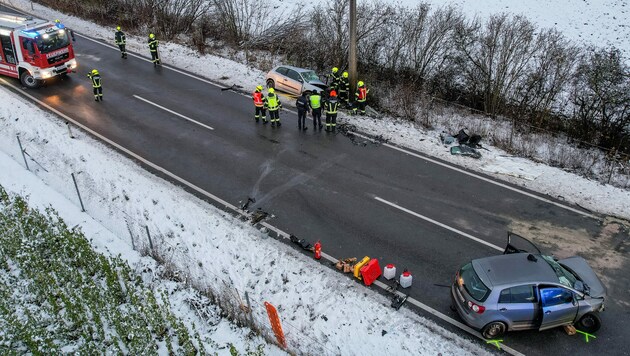 Die Unfallstelle zwischen Perg und Schwertberg (Bild: FOTOKERSCHI.AT / KERSCHBAUMMAYR)