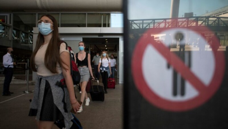 Ab Mittwoch dürfen nur noch geimpfte Personen aus Großbritannien nach Spanien einreisen. (Bild: AFP/JORGE GUERRERO)