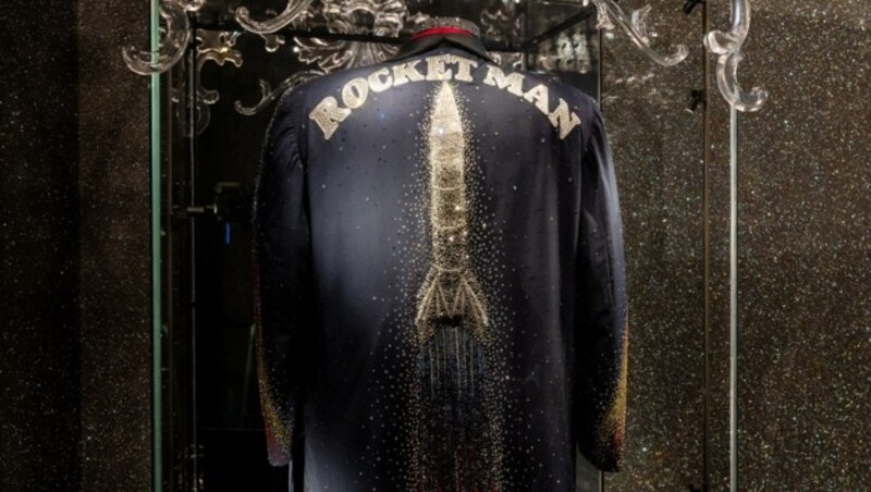 Sir Elton Johns „Rocket Man“-Jacke ist mit Swarovski-Kristallen verziert. (Bild: Swarovski Kristallwelten)