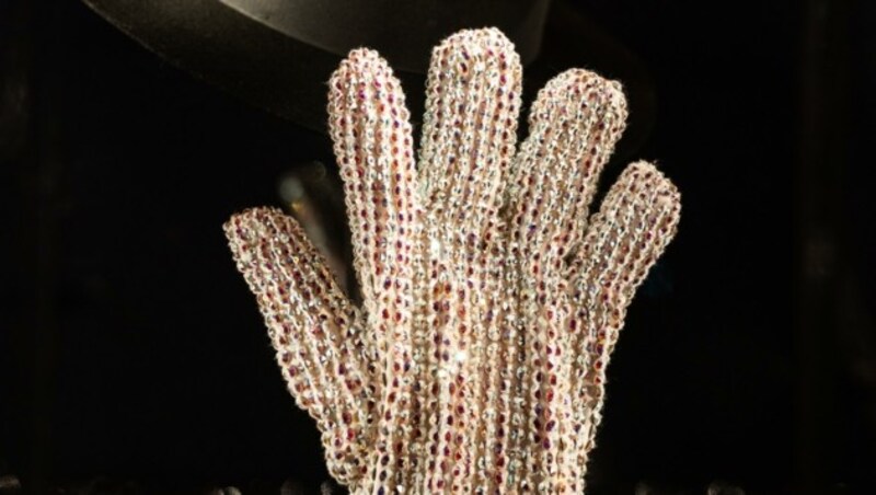 Michael Jacksons originaler Handschuh mit Swarovski-Kristallen. (Bild: Swarovski Kristallwelten)