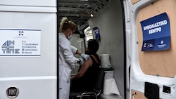 Im Zentrum von Thessaloniki haben mobile Impfstationen Hochbetrieb. (Bild: AFP)