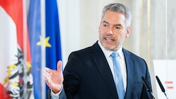 Karl Nehammer wird am Montag als Bundeskanzler angelobt - und mit ihm seine neuen Minister. (Bild: APA/GEORG HOCHMUTH)