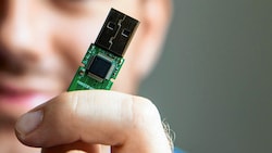 Kinderpornos auf dem USB-Stick: Die „Krone“ enthüllte die schweren Vorwürfe (Symbolbild). (Bild: Reuters)