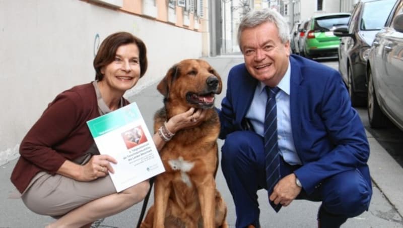 Die steirische Tierschutzombudsfrau Barbara Fiala-Köck und Landesrat Anton Lang (Bild: Christian Jauschowtz)