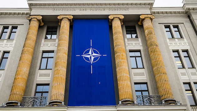 Als Tagungsort der NATO-Außenminister dient das lettische Außenministerium in Riga. (Bild: APA/AFP/Gints Ivuskans)