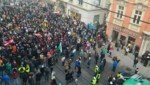 Hunderte Maßnahmengegner blockierten die Innenstadt (Bild: privat)