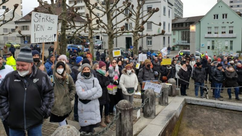 Eine Kundgebung in Bregenz (Bild: APA/JOCHEN HOFER)