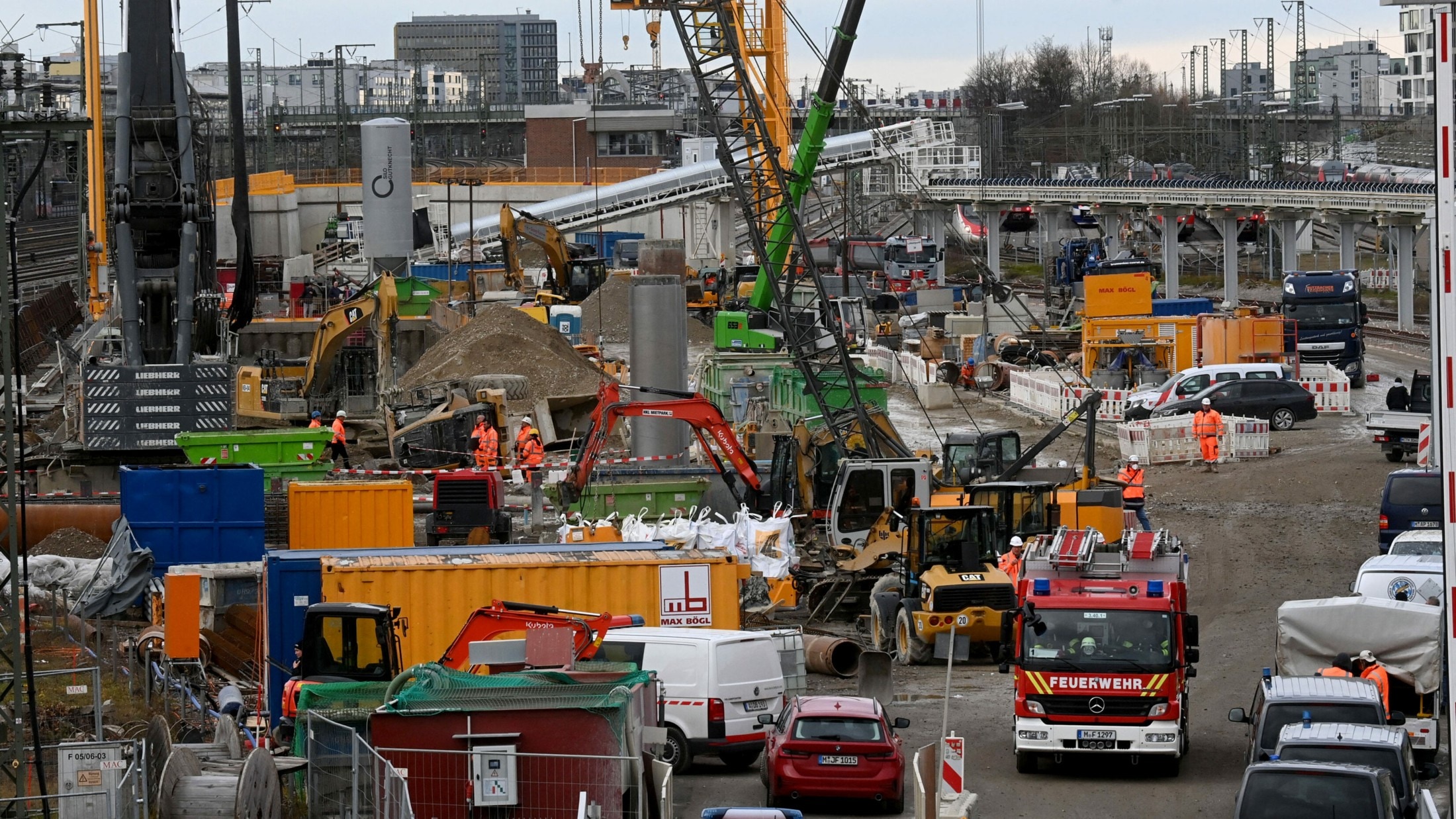 Weltkriegs-Blindgänger - Fliegerbombe Explodierte Auf Baustelle In ...