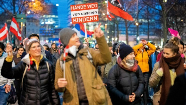 Demo-Marsch in Wien (Bild: APA/GEORG HOCHMUTH)