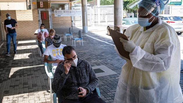 In und um Johannesburg schlagen immer mehr PCR-Tests positiv auf Omikron an. (Bild: APA/AFP/EMMANUEL CROSET)