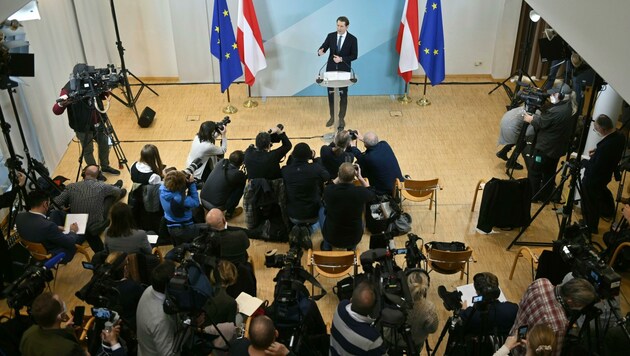 Großes Medieninteresse bei der Rückzugs-Pressekonferenz (Bild: APA/Herbert Neubauer)