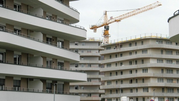 Wohnungen in Bau soweit das Auge reicht - aber zugleich nimmt die Wohnfläche ab. Balkone und Terrassen werden immer wichtiger. (Bild: Jauschowetz Christian)