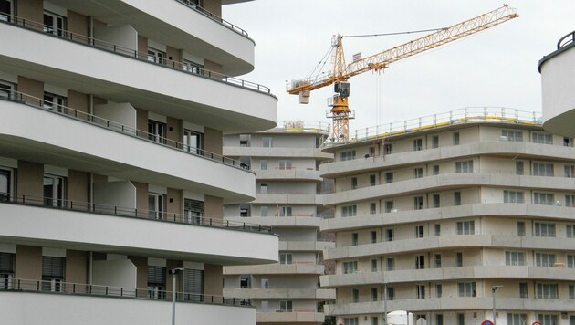 Wohnungen in Bau soweit das Auge reicht - aber zugleich nimmt die Wohnfläche ab. Balkone und Terrassen werden immer wichtiger. (Bild: Jauschowetz Christian)