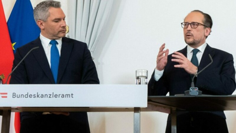 Kanzler Nehammer und Außenminister Schallenberg (Bild: APA/Georg Hochmuth)