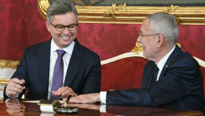 Magnus Brunner bei seiner Angelobung als Staatssekretär durch Bundespräsident Alexander Van der Bellen (Bild: APA/ROLAND SCHLAGER)