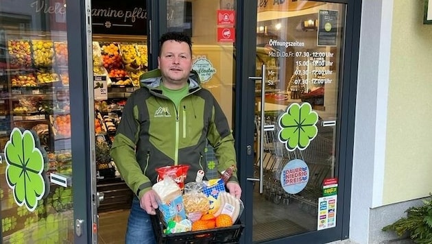 Markus Stubauer vor seinem ADEG-Markt in Maria Neustift. (Bild: ADEG)