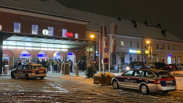 Polizeieinsatz am Bahnhof (Bild: ZOOM.TIROL)