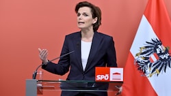 SPÖ-Chefin Pamela Rendi-Wagner fordert vorgezogene Neuwahlen im Frühjahr. (Bild: APA/HERBERT NEUBAUER)