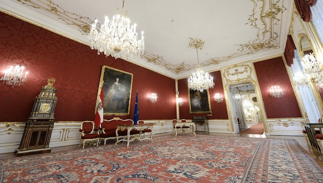 Traditionell werden die Regierungen hier im Maria-Theresien-Saal in der Präsidentschaftskanzlei angelobt. (Bild: APA/HANS KLAUS TECHT)