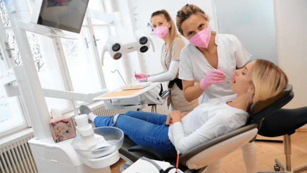 Strenge Hygieneregeln sind in der Zahnarzt-Praxis von Dr. Skorianz auch vor Corona schon Pflicht gewesen. (Bild: Rojsek-Wiedergut Uta)