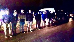 In Neckenmarkt stoppte die Polizei einen Schlepper mit 31 Flüchtlingen im Kastenwagen. (Bild: Christian Schulter)