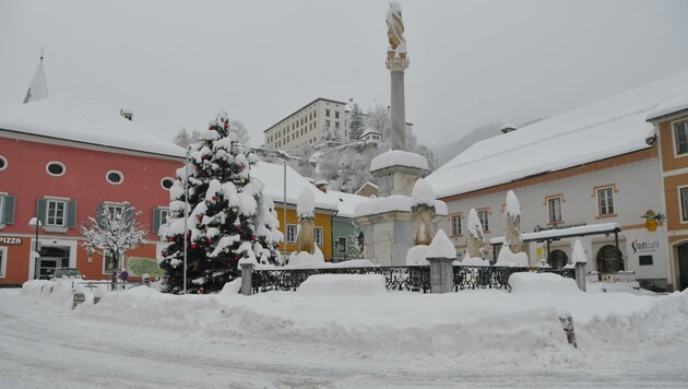 Tief winterlich präsentierte sich der Hauptplatz in Murau am Sonntag. (Bild: Kevin Geißler)