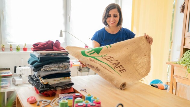 Magdalena Iskreva-Reisner aus Mattersburg hat sich im letzten Jahr mit ihrem Upcycling-Shop selbstständig gemacht. (Bild: Birgit Machtinger)