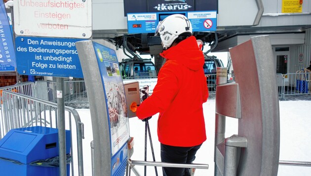 Wer öfters im Jahr Ski fahren geht, fährt bei Tageskartenpreisen von mehr als 60 Euro mit einer Saisonkarte günstiger. (Bild: Susi Berger)