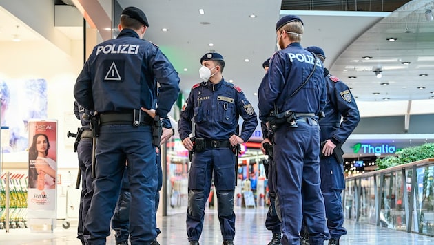 25.698 Straftaten hatte die oberösterreichische Polizei im ersten Halbjahr 2021 zu klären. Aufklärungsquote: 65 Prozent. (Bild: Alexander Schwarzl)
