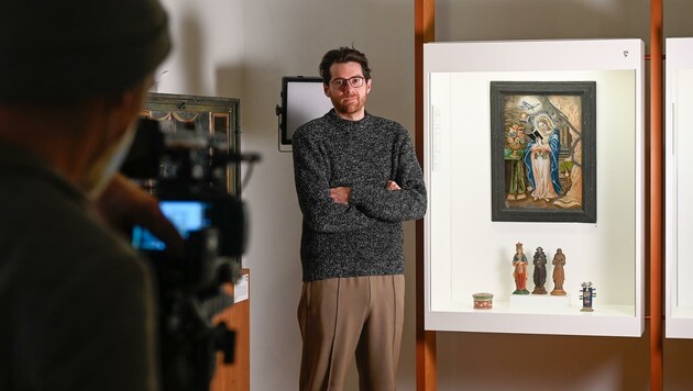 Fabian Müller, Sammlungsleiter im Linzer Schloss, ist ein Geschichtenerzähler. (Bild: Alexander Schwarzl)
