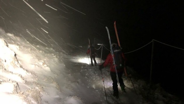 Bergrettungseinsatz im dichten Schneetreiben (Bild: Bergrettung Mürzzuschlag)