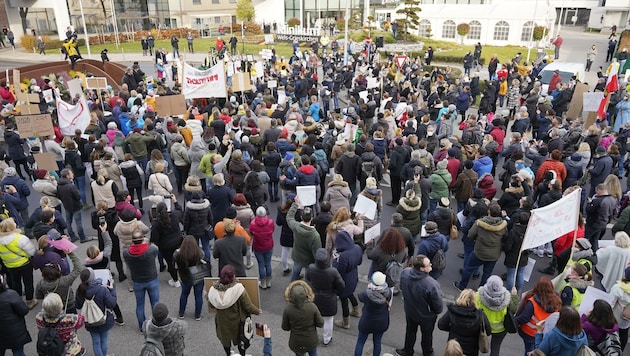 Mittlerweile wird bereits vor den Krankenhäusern im Land demonstriert. (Bild: Wenzel Gerhard)