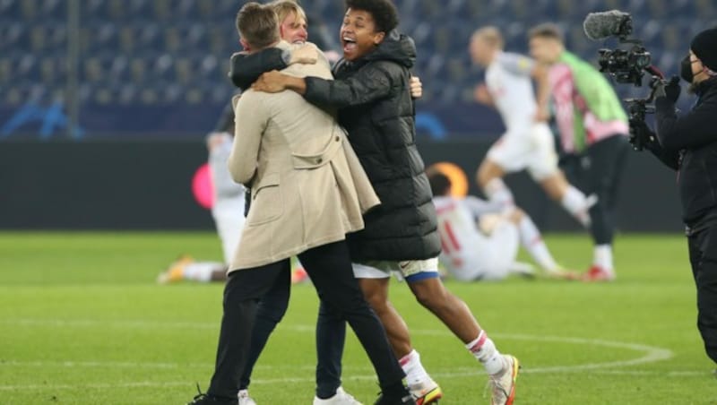 Karim Adeyemi,Sportdorektor Christoph Freund und Cheftrainer Matthias Jaissle (Bild: GEPA/Mathias Mandl)