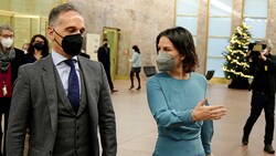 Heiko Maas übergab am Mittwoch das Außenministeriumsamt an Annalena Baerbock. (Bild: APA/AFP/POOL/Kay Nietfeld)