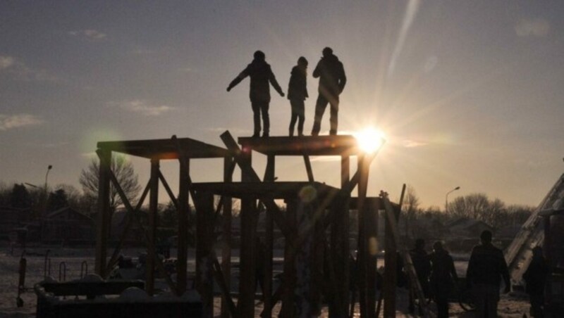 Ob bei Sonne, Regen oder Schnee: Die Besetzer der Baustelle wollen auch nach Monaten und einer Klagsdrohschrift nicht aufgeben. (Bild: #lobaubleibt)