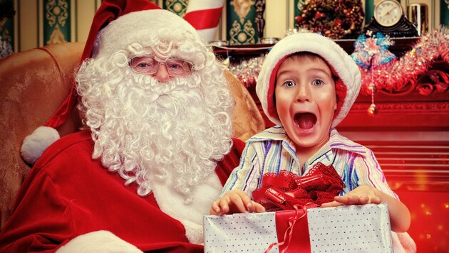 Na, bumm! Ein italienischer Bischof hat Kindern gesagt, den Weihnachtsmann gibt es nicht. Elternverbände laufen Sturm. Die zuständige Diözese ist jetzt um Schadensbegrenzung bemüht. (Bild: ©Andrey Kiselev - stock.adobe.com)