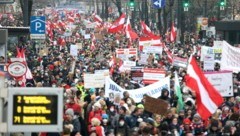 Der Demozug marschierte am Ring in Wien. (Bild: APA/FLORIAN WIESER)