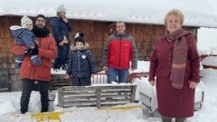 Die Volkshilfe, allen voran Präsidentin Verena Dunst (re.), möchte Papa Franz unter die Arme greifen. (Bild: Schulter Christian)