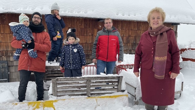 Die Volkshilfe, allen voran Präsidentin Verena Dunst (re.), möchte Papa Franz unter die Arme greifen. (Bild: Schulter Christian)