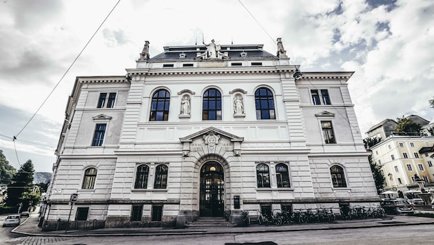 Dem 50-jährigen Russen wird am Salzburger Landesgericht der Prozess gemacht. EIn Urteil gab es heute nicht - eine Vertagung zur EInholung weiterer Beweismittel ist notwendig. (Bild: Tschepp Markus)