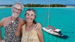 Doris Renoldner (54) und Wolfgang Slanec (66), geschminkt und hergerichtet für eine Strandparty (Bild: Seenomaden; Krone KREATIV)