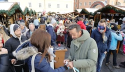 Reges Treiben am Christkindlmarkt am Innsbrucker Marktplatz. (Bild: Birbaumer Christof, Krone KREATIV)