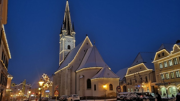 Die Stadtpfarrkirche sieht man schon kilometerweit strahlen. (Bild: Stadt Horn)