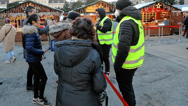 Überprüfung der 2G-Regel am Christkindlmarkt im Museumsquartier (Bild: Jöchl Martin)