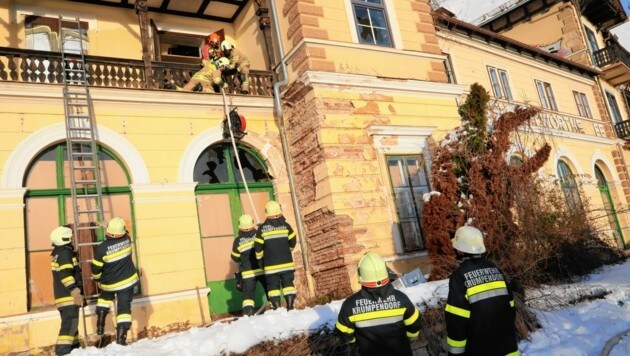 Nach ersten Ermittlungen kann Brandstiftung im ehemaligen Schlosshotel Wörthersee nicht ausgeschlossen werden. (Bild: Rojsek-Wiedergut Uta)