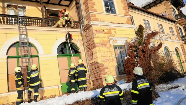 Nach ersten Ermittlungen kann Brandstiftung im ehemaligen Schlosshotel Wörthersee nicht ausgeschlossen werden. (Bild: Rojsek-Wiedergut Uta)