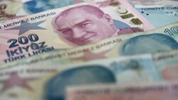 Die türkische Währung ist weiterhin stark unter Druck. (Bild: AFP/Ozan Kose)