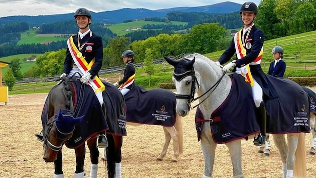 Die Nachwuchsreiter Felix und Florian Artner trainieren beim Olympioniken Christian Schumach. (Bild: zVg)